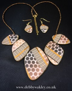 Giraffe bead necklace set