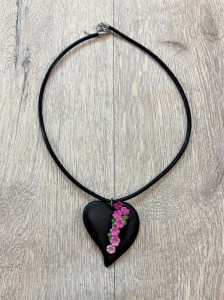 Black heart flowery soul pendant