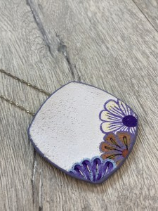 Falling flowers necklace set side view